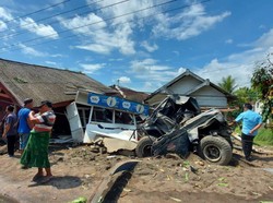 Truk Tabrak 9 rumah-3 Mobil di Jalur Bromo Pasuruan, 4 Orang Luka