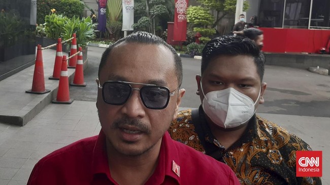 Meski persoalan pribadi, pemberitaan soal selisih harga di sebuah rumah makan di rest area membawa-bawa PSI sehingga Giring merasa perlu untuk minta maaf.
