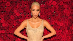 Kim Kardashian Siap Nekat Makan Kotoran Demi Awet Muda, Nyesal Vampire Facelift