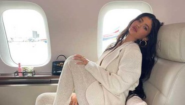 img-title Imbas Drama dengan Selena Gomez, Kylie Jenner Kehilangan 1 Juta Followers