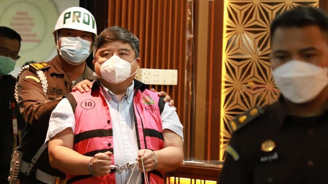 Kejaksaan Agung masih mendalami pihak-pihak yang diduga memanfaatkan peran tersangka Lin Che Wei untuk mendapatkan izin ekspor minyak sawit mentah (CPO).