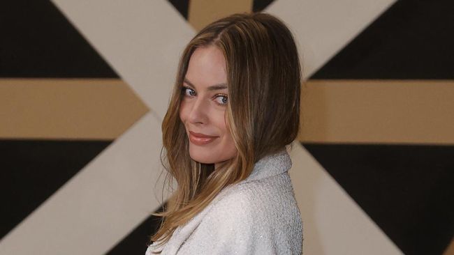 Produser waralaba Pirates of the Caribbean menegaskan bahwa proyek spin-off bersama Margot Robbie sebagai pemeran utama masih akan terwujud.