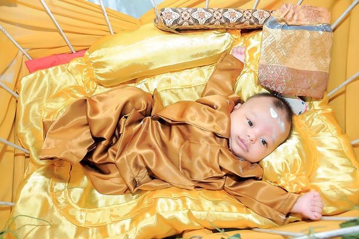 Momen Mengayun Anak Ustaz Abdul Somad