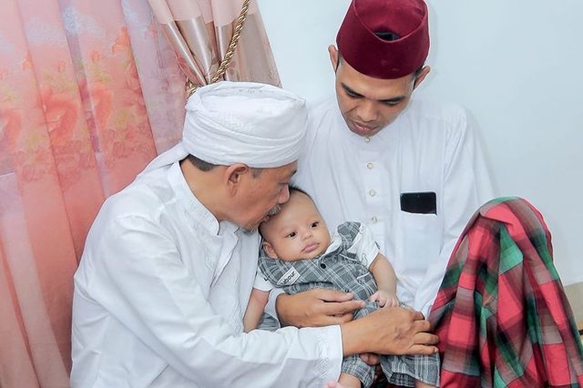 Momen Mengayun Anak Ustaz Abdul Somad