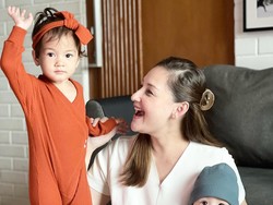 Keluarga Mona Ratuliu Makin Ramai Usai Kehadiran Baby Balint