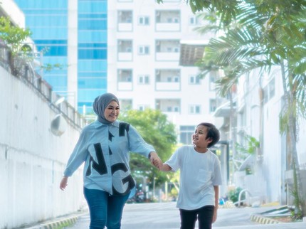5 Potret Nathalie Holscher dan Anak Sambungnya, Akrab dan Hangat Bun