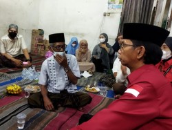 PDIP Surabaya Takziah ke Keluarga Korban Kecelakaan Tol Mojokerto