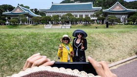 FOTO: Melangkahkan Kaki ke 'Blue House' Korea Selatan