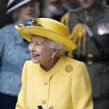 Terkenal Punya Aturan Sendiri, Ini 4 Gaya Busana Kerajaan Inggris