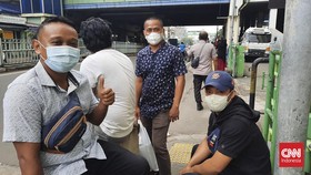 Sebagian Warga DKI Pilih Tetap Bermasker Meski Aturan Dilonggarkan