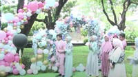 <p>Di puncak acara saat akan menarik pita dan mengetahui warna <em>confetti</em> dan bola dalam <em>box</em>, Ricis dan Ryan terlihat antusias. (Foto: YouTube Ricis Official)<br /><br /><br /></p>