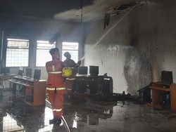 Ruang Ujian Praktik Komputer SMK di Depok Kebakaran