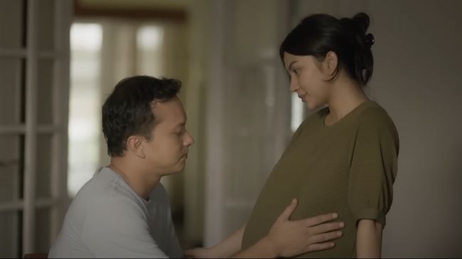 Nicholas Saputra dan Ariel Tatum bermain dalam film garapan Denny Siregar Production bertajuk Sayap Sayap Patah.