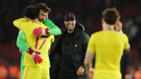 FOTO: Liverpool Jatuh Bangun Jaga Asa Juara Liga Inggris