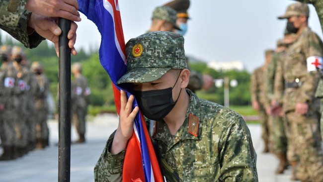 Korea Utara menuding Korea Selatan membawa virus Covid-19 ke negaranya lewat balon udara yang diterbangkan ke perbatasan Pyongyang.