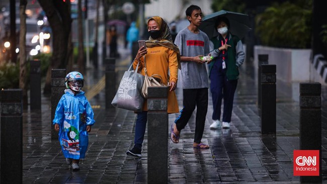 Ketentuan pakai masker tertuang dalam instruksi menteri dalam negeri (Inmendagri) nomor 53/2022 terkait pencabutan PPKM Covid-19.
