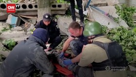 VIDEO: Gedung Hancur Dirudal Rusia, Bocah 9 Tahun Luka Parah