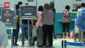 VIDEO: Penumpang Pesawat dengan Vaksin Lengkap Tak Perlu Tes Covid