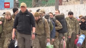 VIDEO: Momen 260 Pejuang Ukraina Menyerah di Pabrik Baja Azovstal