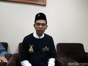 img-title Kaget Lihat Kamar Tidur Ustaz Abdul Somad, Arie Untung: Sederhana Banget
