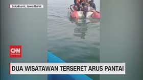 VIDEO: Dua Wisatawan Terseret Arus Pantai