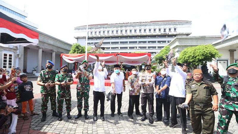 Pemerintah Kota Semarang kembali menyelenggarakan kirab Merah Putih Kebangsaan setelah sempat absen dua tahun akibat pandemi Covid-19.