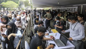 War Tiket, Adu Tarung Antar Sesama Fan Demi Bisa Lihat Idola
