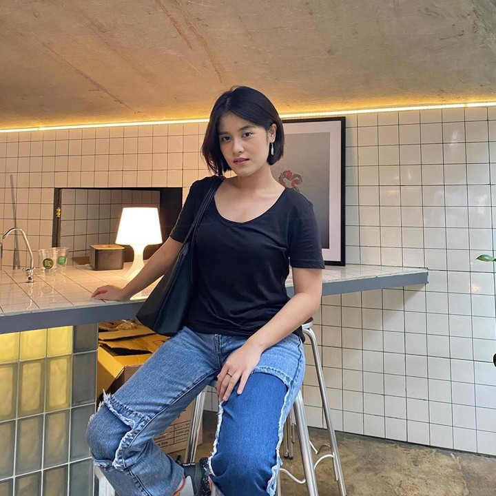 <p>Tak hanya dalam dunia peran, Ashira Zamita juga langganan membintangi sejumlah iklan layar kaca, dan menjadi musikus. (Foto: Instagram @ashirazamita) <br /><br /><br /></p>