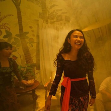 Sosok Dea Panendra hingga Viral Kisah Anak Berzina & Hamil