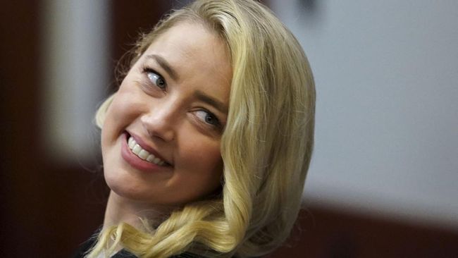 Dalam dokumen pengadilan yang telah dibuka, Amber Heard menolak puluhan juta dolar hasil gaji Johnny Depp dari film Pirates of the Carribean ke-5.