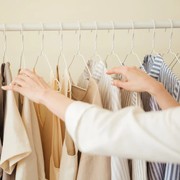 4 Bahan Pakaian yang Adem dan Nyaman Dikenakan Sehari-Hari, Cocok Buat Cuaca Panas!