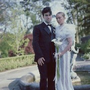 Intip 3 Gaun Pengantin Modern nan Unik yang Dipakai Chloe Sevigny di Pesta Pernikahannya