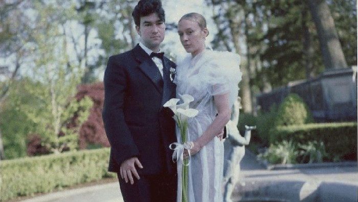 Intip 3 Gaun Pengantin Modern nan Unik yang Dipakai Chloe Sevigny di Pesta Pernikahannya