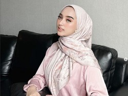 Dinan Fajrina Mellow Dapat Surat dan Tiup Lilin dengan Doni Salmanan