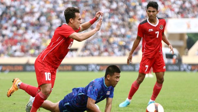Timnas Indonesia U-23 vs Thailand U-23 masih imbang 0-0 hingga babak kedua berakhir di semifinal cabor sepak bola SEA Games. Laga pun lanjut ke babak tambahan.