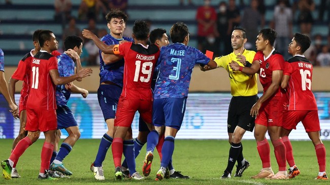 Tiga pemain Timnas Indonesia U-23 dipastikan absen lawan Malaysia karena sanksi kartu merah, sementara satu lainnya menderita cedera.