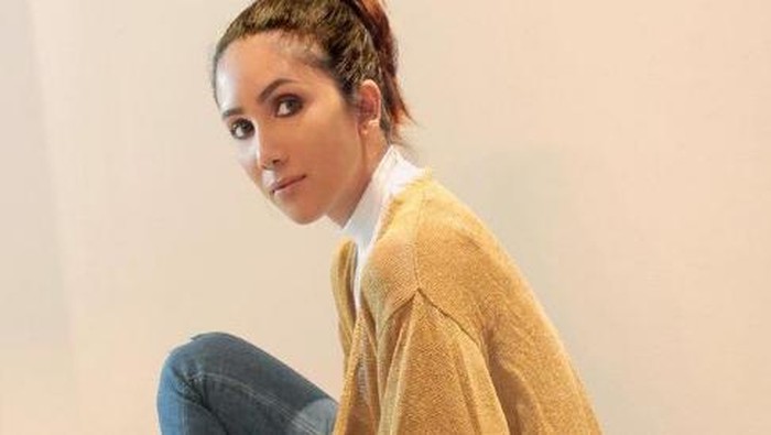 Minimalis dan Stylish! Intip OOTD utuk Postur Tubuh Jenjang ala Beauty Influencer Suhay Salim