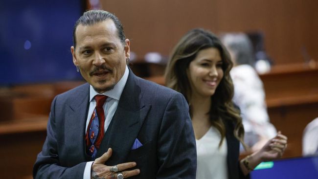 Gugatan Johnny Depp atas Amber Heard dalam kasus pencemaran nama baik telah dimenangkan usai persidangan yang berjalan penuh drama selama enam pekan terakhir.