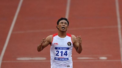 Sprinter Indonesia Lalu Muhammad Zohri melaju ke semifinal nomor lari 100 meter putra Asian Games 2022 (2023).