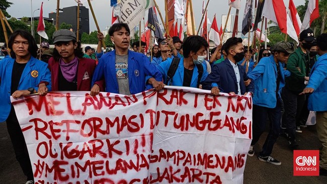 Kericuhan itu terjadi saat seorang orator selesai melakukan orasi dan diteriaki sebagai provokator oleh sekelompok orang.