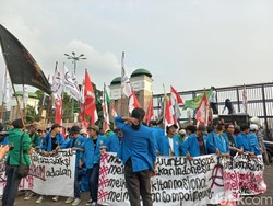 Komite Rakyat Lawan KKN Demo di DPR, Sampaikan 13 Tuntutan