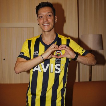 Raffi Ahmad Siap Sambut Kedatangan Mesut Ozil ke Indonesia