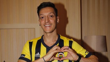 Raffi Ahmad Siap Sambut Kedatangan Mesut Ozil ke Indonesia
