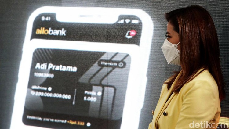 Momen CT Memperkenalkan Dirut Allo Bank Indra Utoyo Ultimate Shareholder Allo Bank Indonesia, Chairul Tanjung, mengenalkan Dirut Allo Bank Indra Utoyo. Allo Bank rencananya akan resmi diluncurkan ke publik besok.