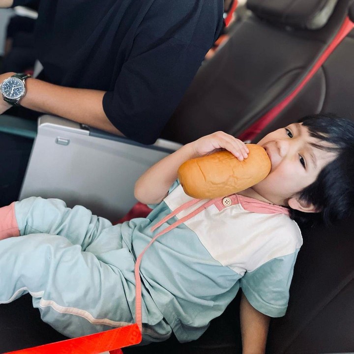 <p>Putra Arya Saloka dan Putri Anne tampak sangat menikmati perjalanan singkat itu, Bunda. (Foto: Instagram @anneofficial1990)</p>