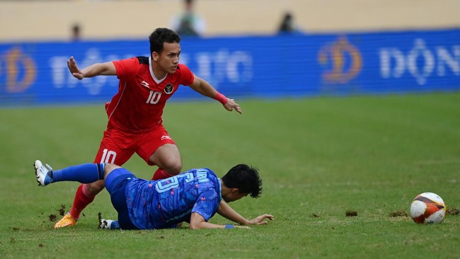 FC ViOn Zlate Moravce memamerkan skill maut Egy Maulana Vikri saat menipu dua pemain Zilina di Liga Slovakia.