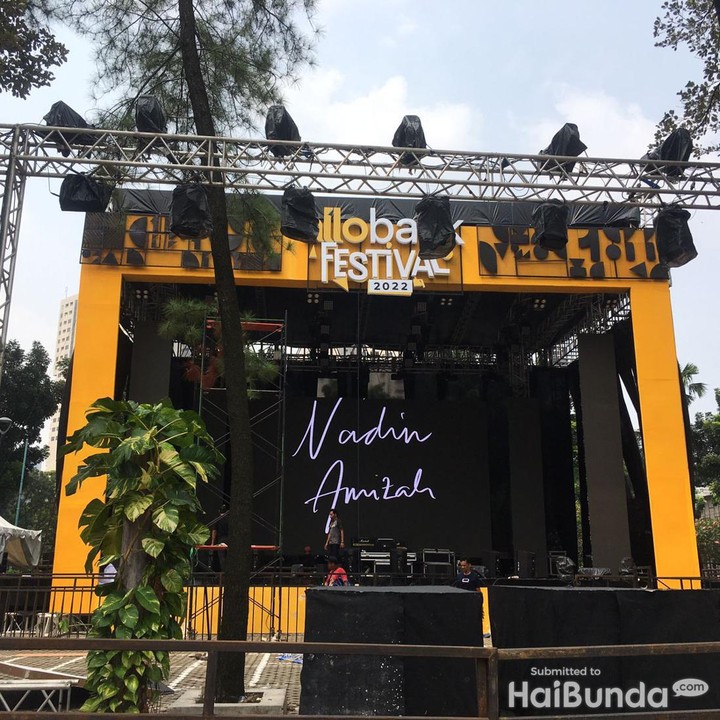 <p>Allo Bank Festival diadakan dengan dua area. Area outdoor dan indoor. Di area outdoor ini, Bunda bisa melihat beragam penampilan dari musisi ternama Indonesia. (Foto: Dokumentasi Pribadi HaiBunda)</p>