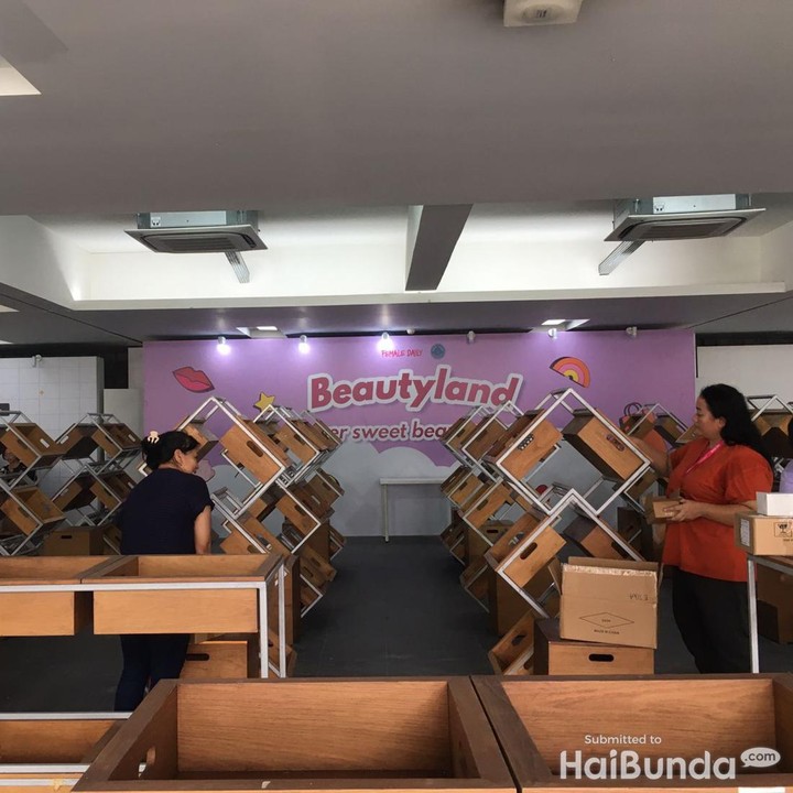 <p>Selain menonton konser musik, Bunda juga bisa mengunjungi beauty fair dari Female Daily, lho. Di sini ada beragam promo menarik bahkan diskon hingga 70 persen. (Foto: Dokumentasi Pribadi HaiBunda)</p>