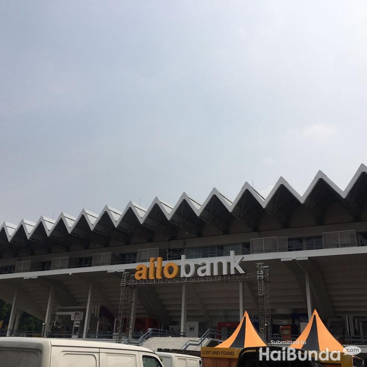 <p>Hampir seluruh bagian dari CT Corp turut merayakan launching Allo Bank, nih. Nantinya, seluruh program di Trans TV dan Trans 7 juga akan live dari Istora Senayan selama tiga hari, lho. (Foto: Dokumentasi Pribadi HaiBunda)</p>