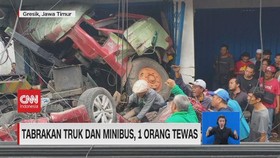 VIDEO: Tabrakan Truk Dan Minibus, 1 Orang Tewas